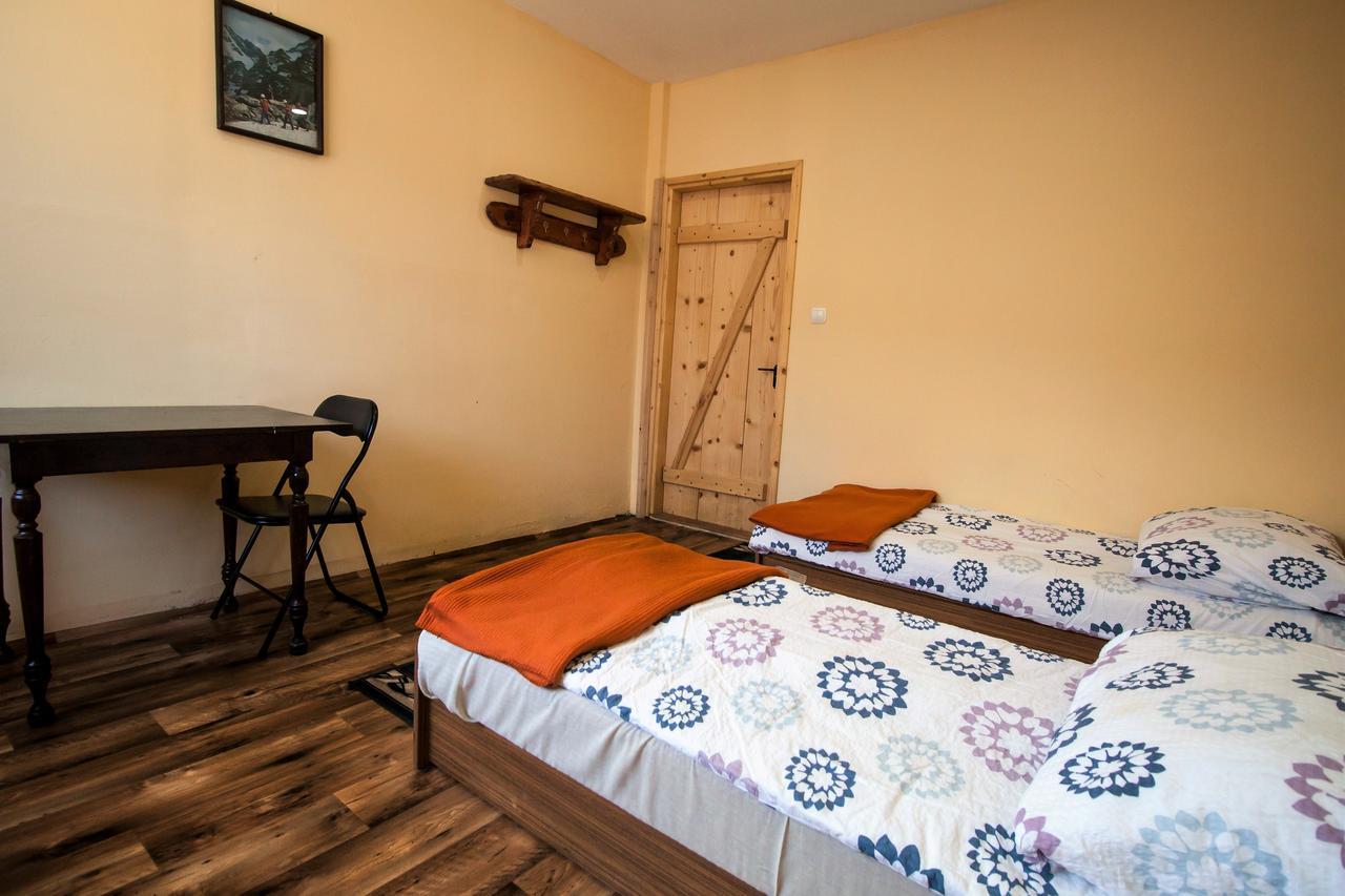 Kremenaros Hostel Ustrzyki Górne Екстериор снимка