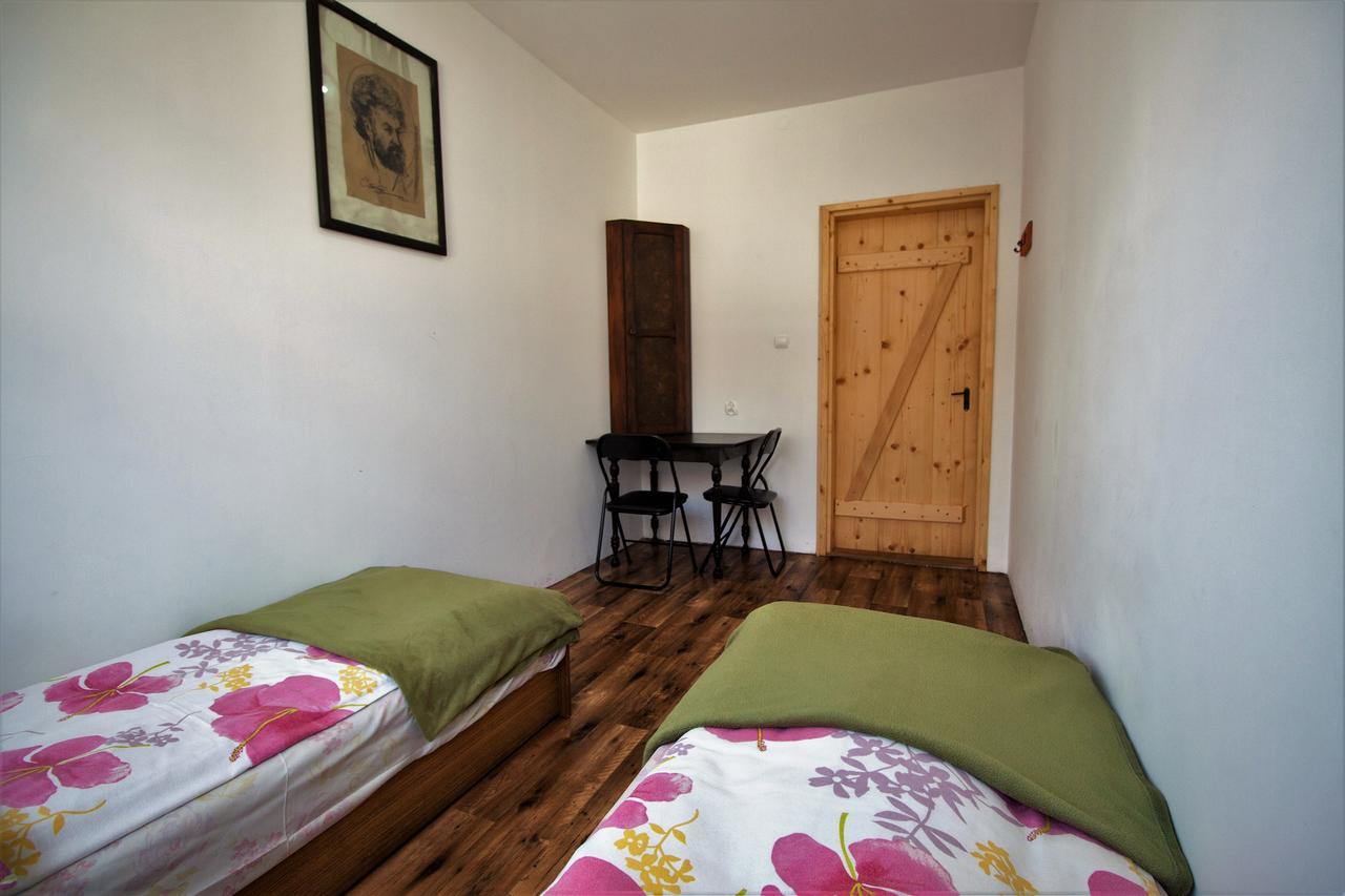 Kremenaros Hostel Ustrzyki Górne Екстериор снимка