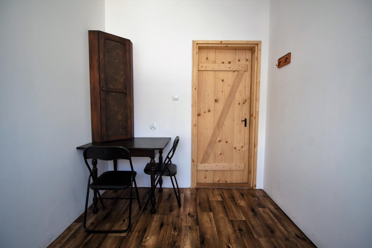 Kremenaros Hostel Ustrzyki Górne Екстериор снимка