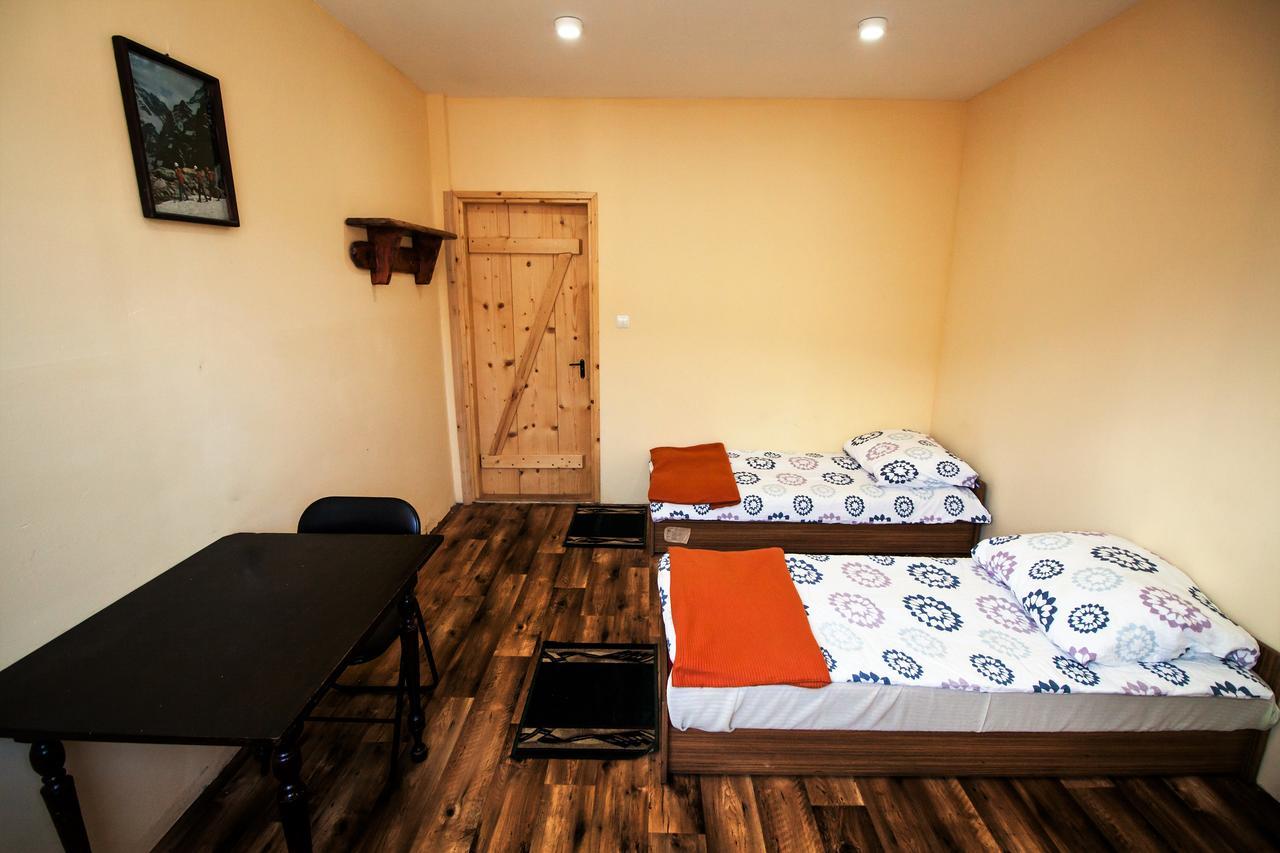 Kremenaros Hostel Ustrzyki Górne Екстериор снимка